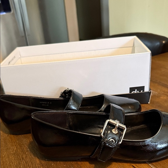 DV by Dolce Vita Shiny Black Flats Size 8.5 - Picture 3 of 3